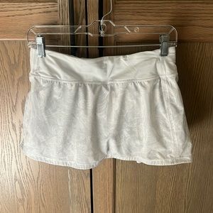 Lululemon in tennis skirt size 6